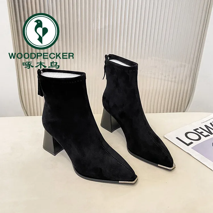 啄木鸟防踢头绒面短靴女2025秋冬新款复古粗跟金属头弹力瘦瘦袜靴