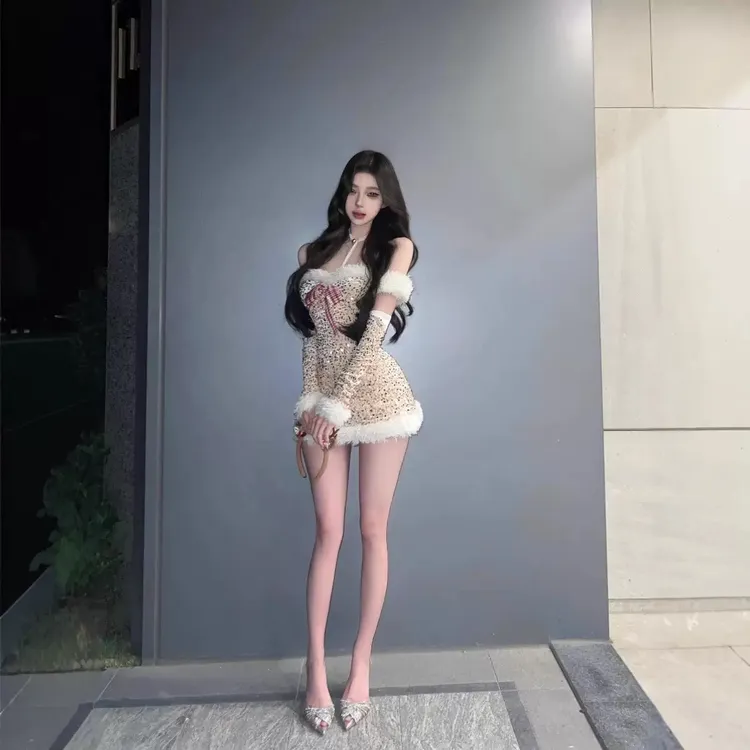 【她的欲】礼盒装圣诞战袍氛围感闪片挂脖抹胸连衣裙秋冬收腰包臀裙