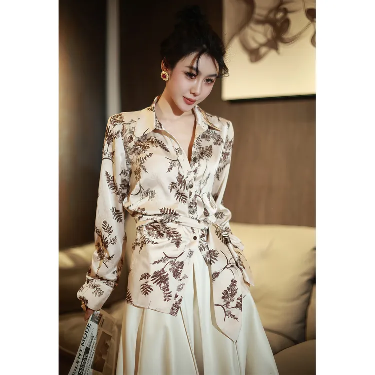 ZEROYK高级感碎花翻领衬衫女2025夏季新款缎面交叉露背松弛感上衣