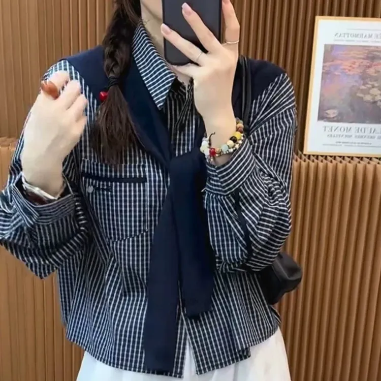 早秋新款韩系时尚减龄带披肩口袋标志格子长袖衬衫