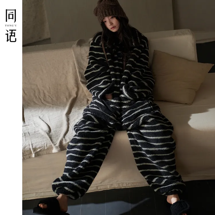 同语连体珊瑚绒睡衣冬季女款加绒加厚条纹法兰绒可外穿家居服套装