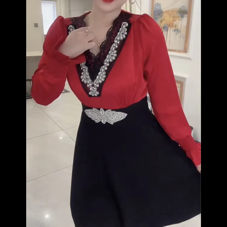 秋冬季气质显瘦长袖V领洋气连衣裙女