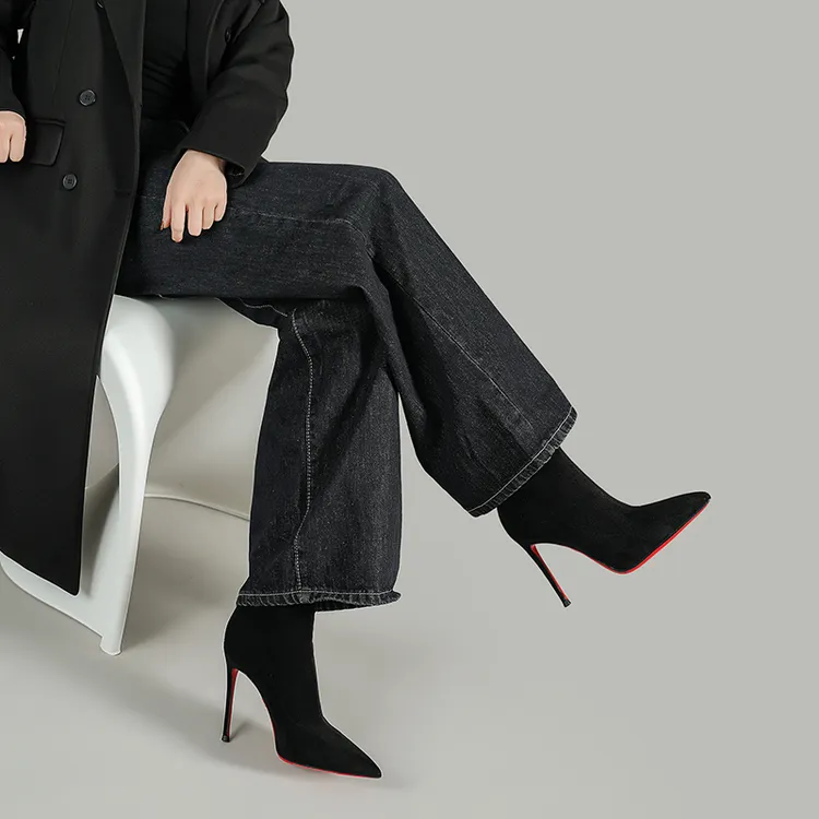 秋冬黑色红底绒面保暖瘦瘦靴2025年新款弹力女靴细跟尖头高跟袜靴