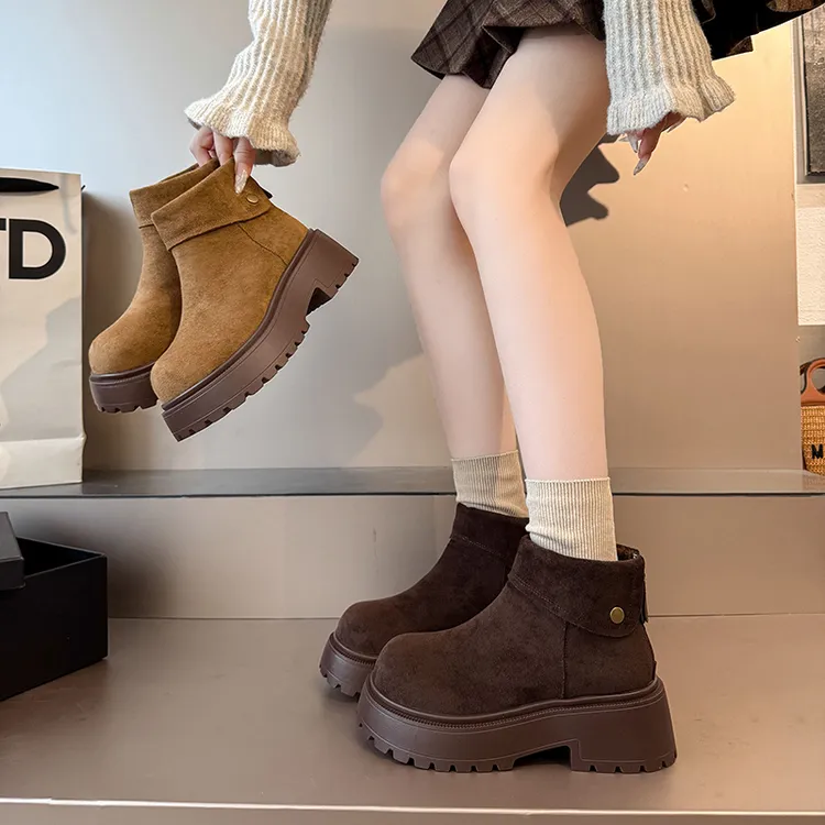 网红爆款马丁靴女冬季保暖短筒2025年新款小个子增高厚底短靴轻便
