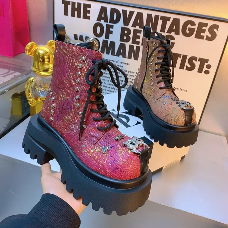 爱棠2025冬季新款炫彩时尚厚底短靴马丁靴925-1