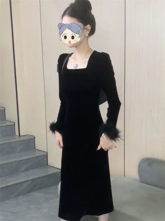 小个子网红爆款黑色连衣裙女2025秋季新款法式方领羽毛显瘦中长裙