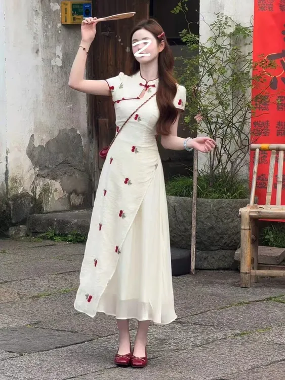 620#【樱桃】新中式樱桃刺绣拼接不规则假两件旗袍连衣裙
