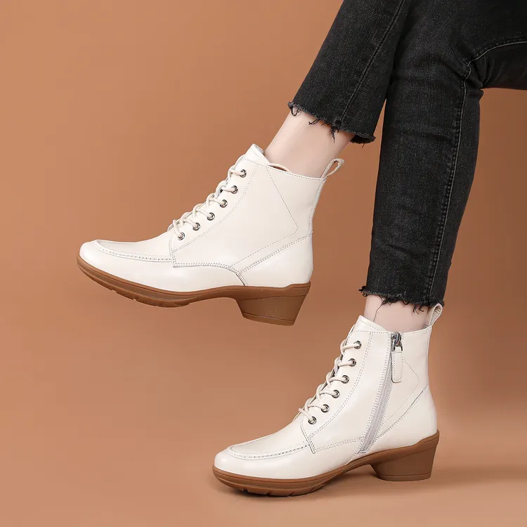 5CM宽楦秋冬新款马丁靴女真皮软底舒适小短靴轻便百搭好穿时装靴