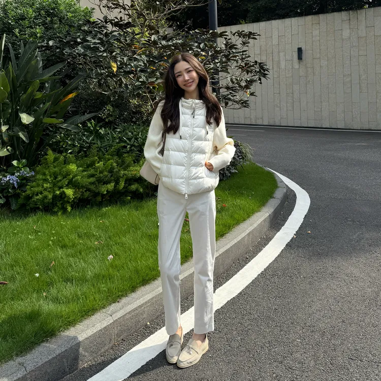 ROMI STUDIO“轻盈锁温”90白鹅绒绵羊毛混纺连帽羽绒服RW24WW90980