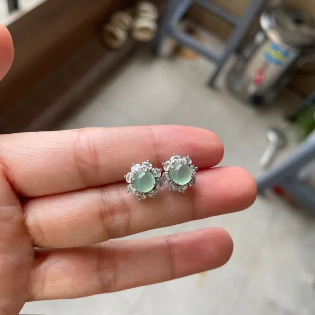 高冰晴底双眼皮小灯泡缅料翡翠耳钉6.2×6.2