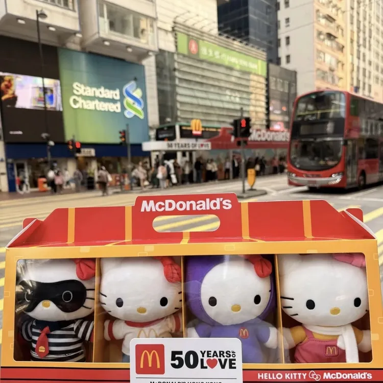 【港澳限定】巨抢手！Hello Kitty x 麦当劳联限定玩偶毛公仔套裝
