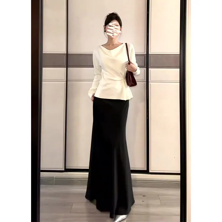 2025秋季新款女高级感气质设计感荡领修身针织上衣高腰缎面半身裙