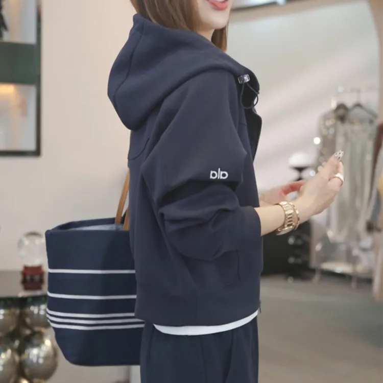 慵懒卫衣短款外套女2025新款早秋季流行穿搭修身收腰上衣连帽开衫