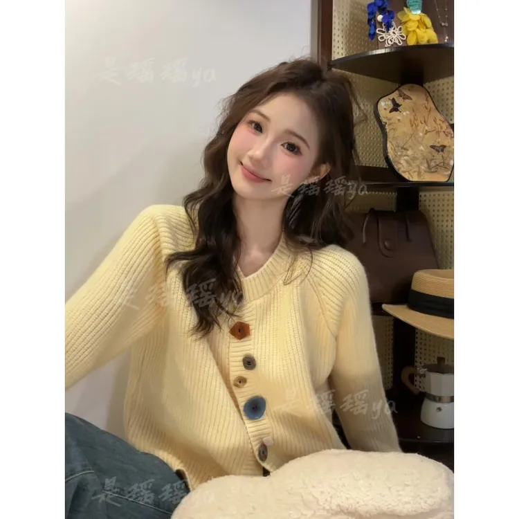 小有腔调设计感小众异型纽扣毛衣开衫女秋冬季甜美休闲针织衫