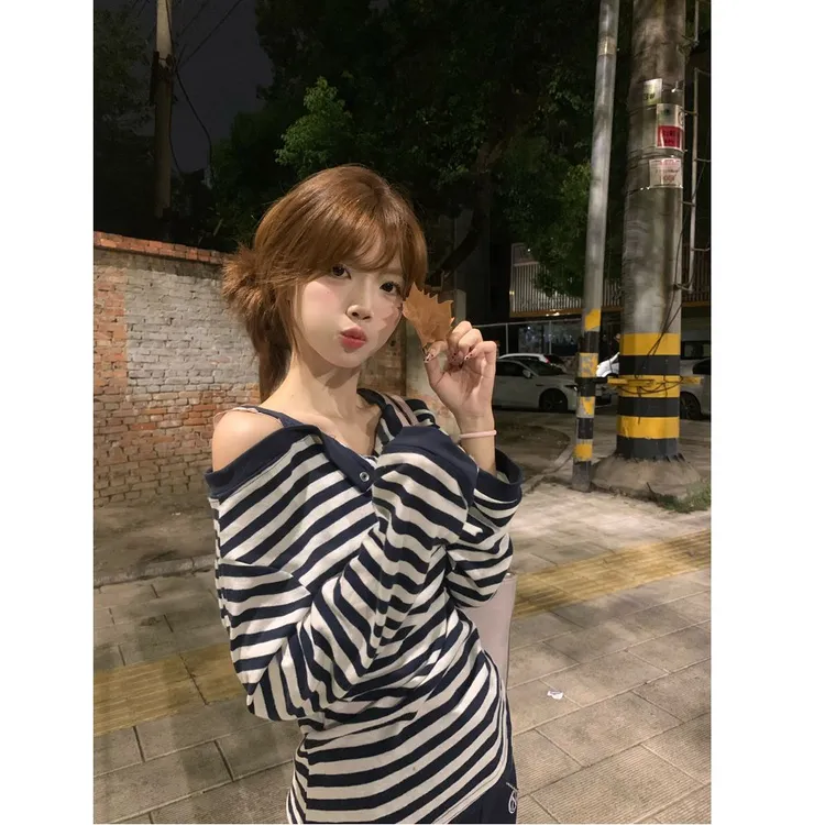 韩系条纹假两件一字肩长袖t恤女2025秋季新款慵懒风甜辣妹上衣