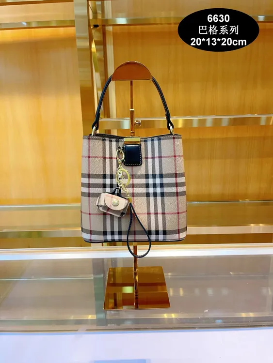 百搭复古小众手拎水桶包女2025秋季撞色时尚单肩包高级质感斜挎包