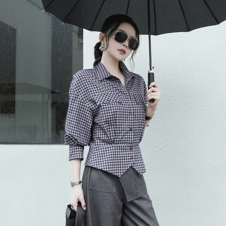 溶溶T【文艺范】RONG 翻领收腰裁剪不规则复古休闲格纹衬衫RR5739