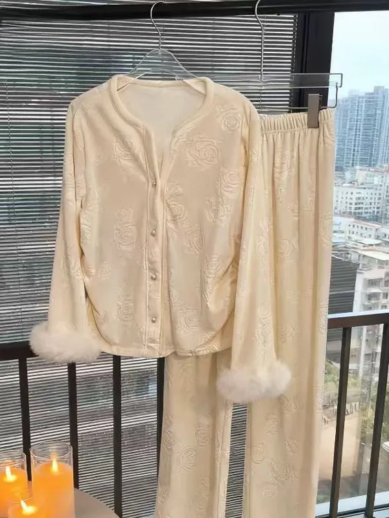 玫瑰压花毛毛袖海岛绒睡衣女秋冬新款显瘦收腰家居服长袖保暖睡衣