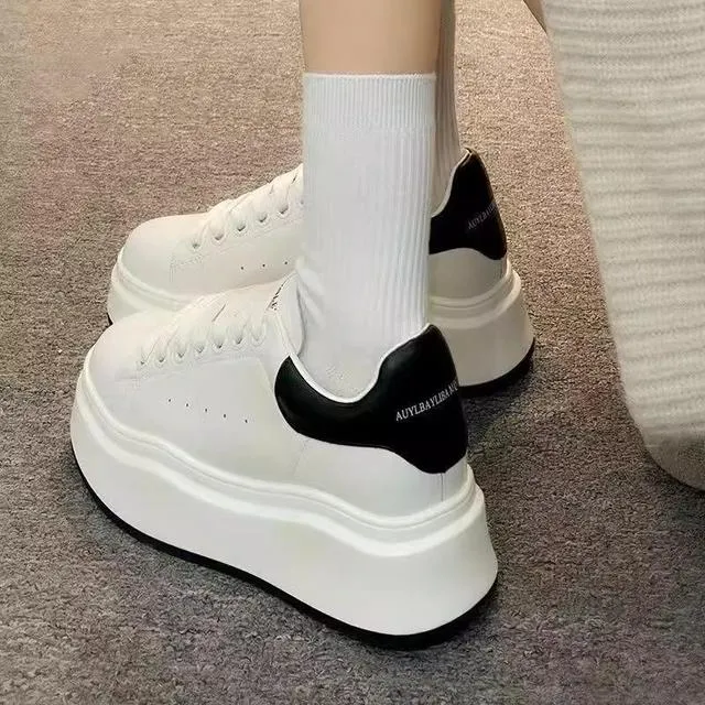 厚底小白鞋女款2024春季新款百搭小个子增高鞋子运动休闲松糕板鞋