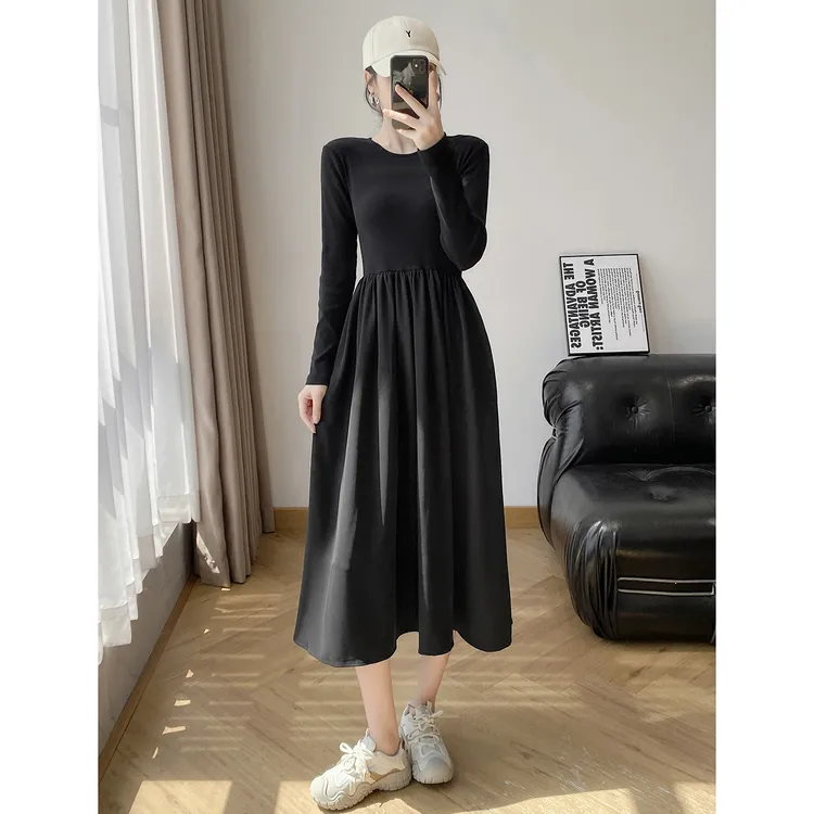 黑色赫本风法式秋冬长袖圆领修身显瘦大裙摆气质拼接中长款连衣裙