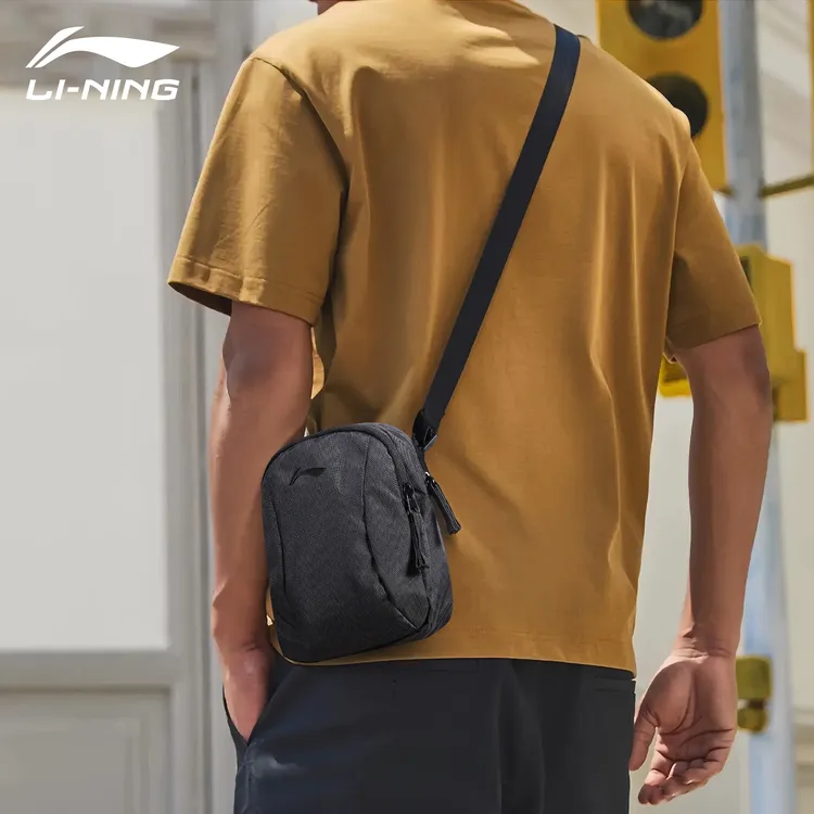 李宁斜挎包单肩包健身旅行男2025新款女士大容量户外通勤休闲运动