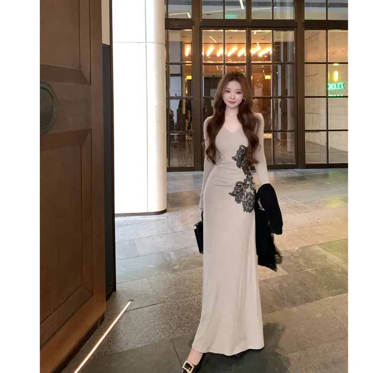 SZA【时光画家】秋季新款气质设计感蕾丝拼接修身显瘦连衣裙A-2305
