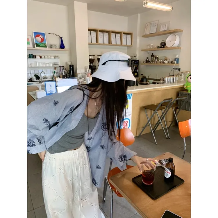 慵懒腔调 重工刺绣V领宽松长袖衬衫