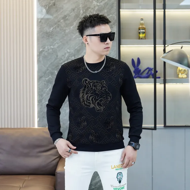 2025年秋季新款圆领卫衣潮男士潮流修身休闲植虎头百搭时尚男装