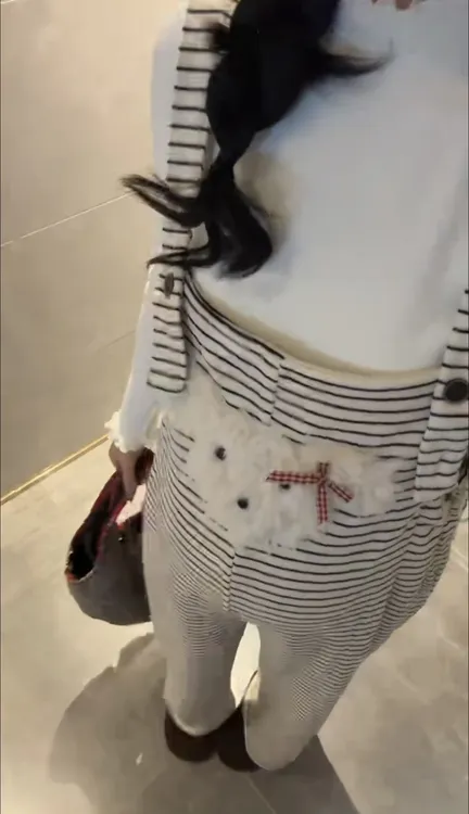 时尚孕妇背带裤秋冬款新款洋气宽松显瘦条纹背带裤两件套