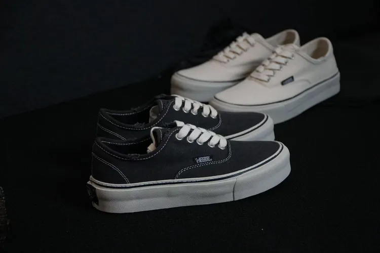 硫化板鞋车缝线复古港风休闲板鞋黑色低帮高帮小白鞋