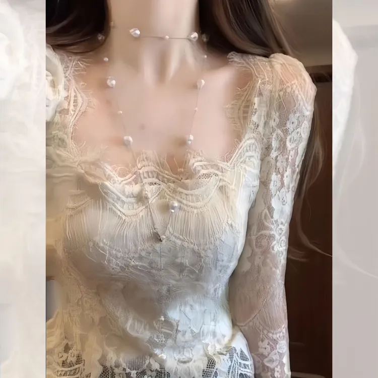 秋冬纯欲白色法式方领长袖蕾丝衫女露背气质修身内搭打底短款上衣