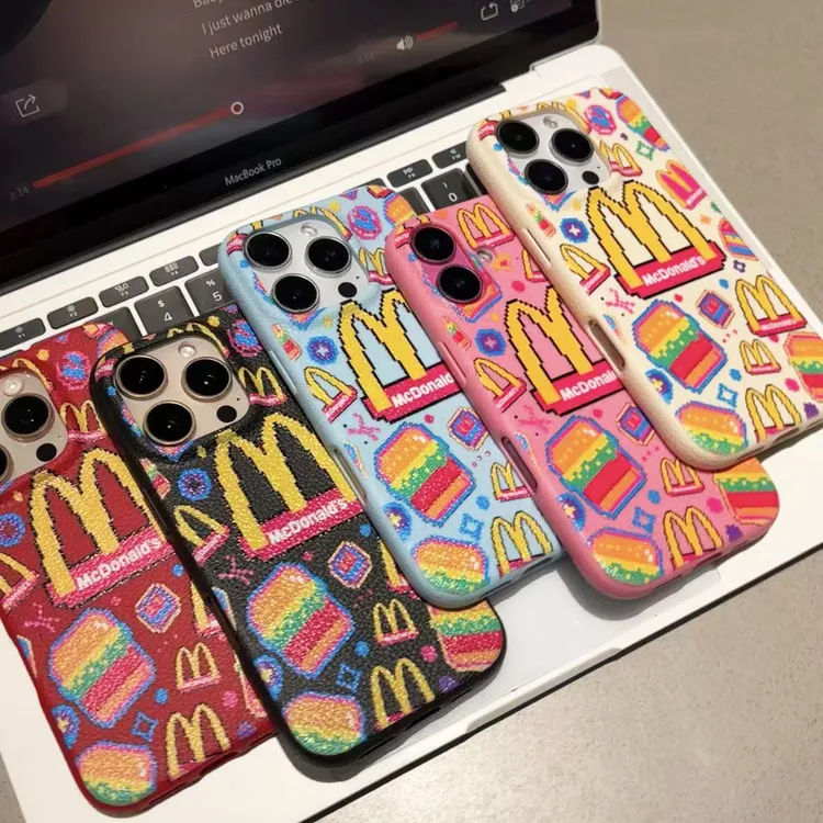 闪度侠像素风M麦当当适用苹果16皮革纹iPhone15pro手机壳14/13套