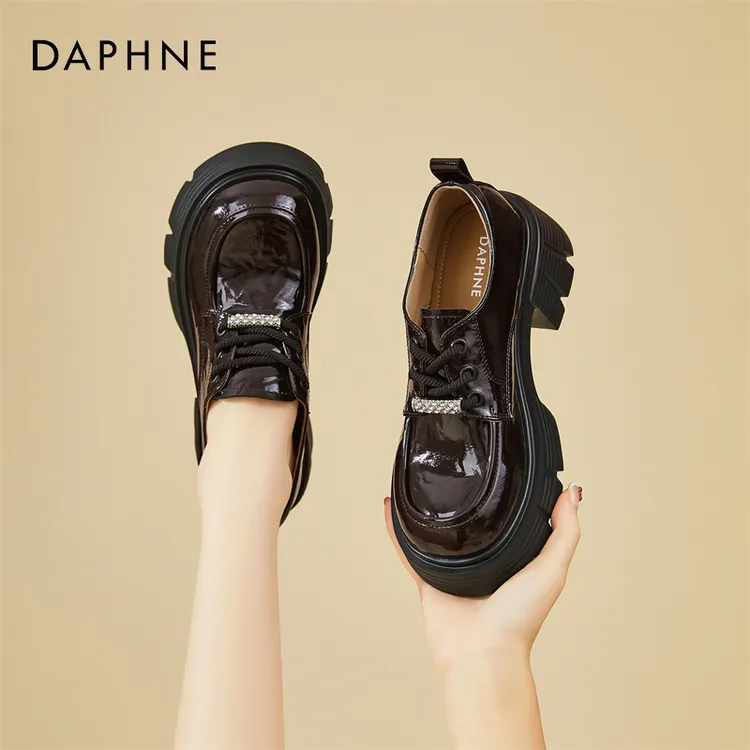 Daphne/达芙妮漆皮复古小皮鞋女学院风乐福鞋厚底粗跟深口单鞋