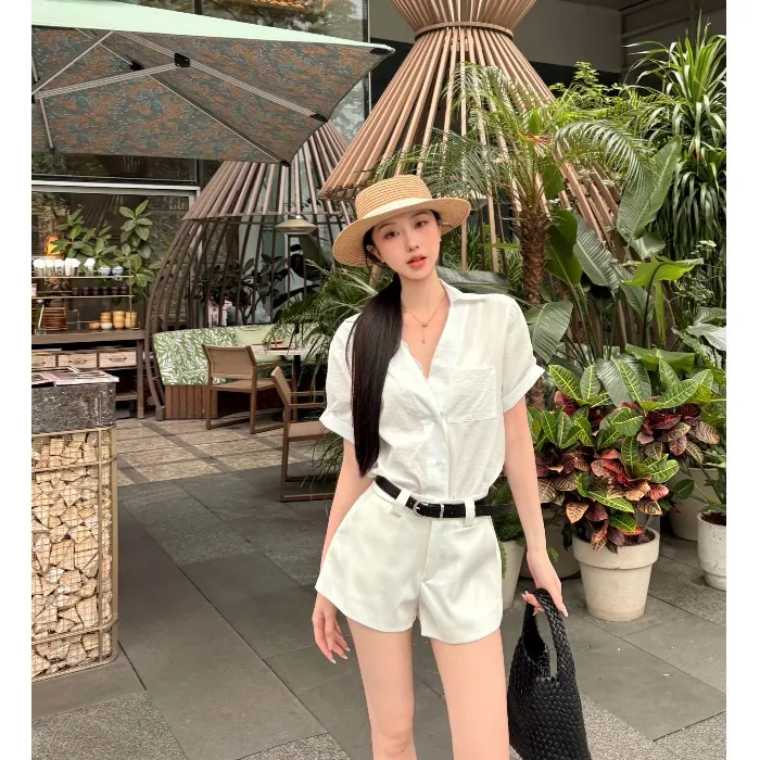 白色蕾丝边v领短袖衬衫女夏季度假风气质套装休闲阔腿短裤两件套