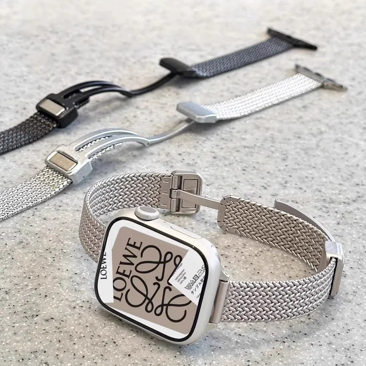 适用苹果S11/10磁吸表带不锈钢S9新款s8/7高级感小蛮腰细款SE代女