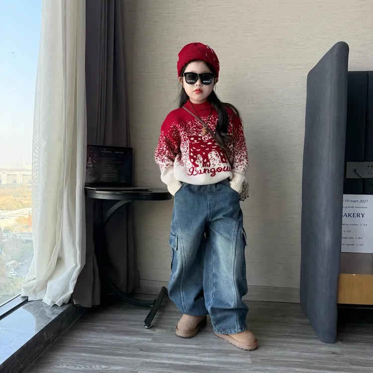 女童冬季韩版加厚新年红色雪花毛衣女孩保暖针织衫加绒工装牛仔裤