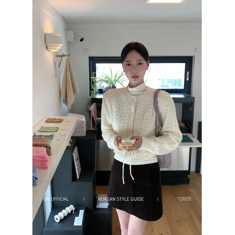 DH OFFICIAL大花【松弛时光 woolly】温柔圆领镂空绞花抽绳毛衣开衫