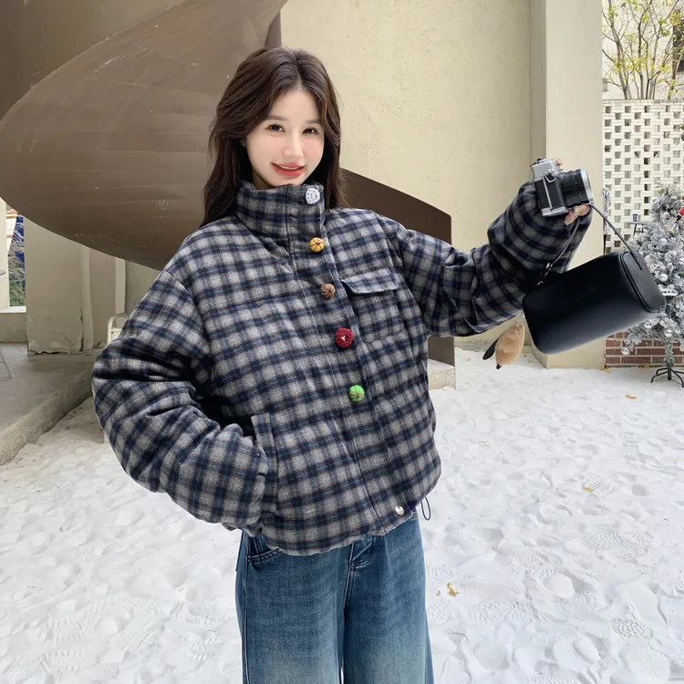 复古格纹彩色扣立领羽绒服女2025冬季新款设计感时尚白鸭绒短外套