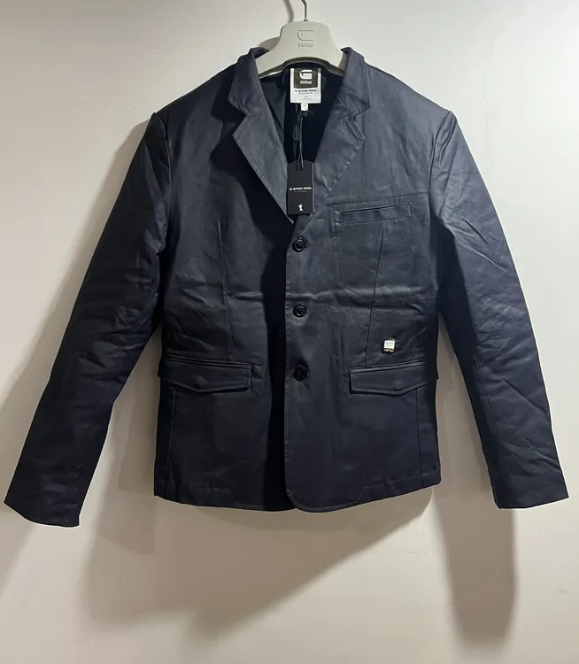 ［GS］大树系列涂层男士西装外套。