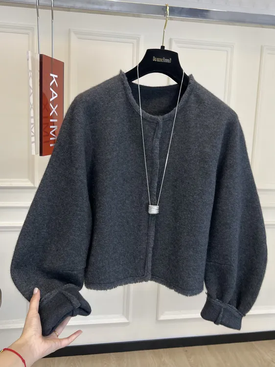 高端欧货冬季新款气质洋气百搭圆领宽松显瘦包边丝绒长袖短外套女