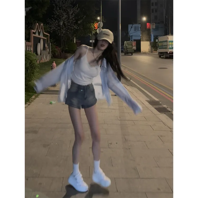 蓝色衬衫外套中长衬衣打底吊带上衣内搭做旧牛仔短超短裤包臀热裤