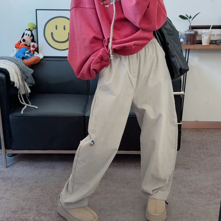 2025冬季新款高级感复古灯芯绒弯刀裤女厚款保暖宽松显瘦洋气贴布