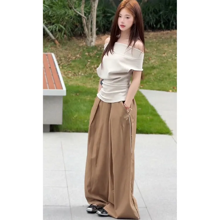 卡其色宽松阔腿休闲裤2025夏季新款一字肩上衣独特超好看时尚套装