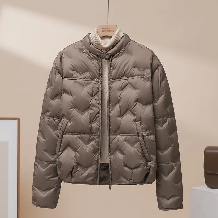 2025年秋冬新款欧货时尚轻薄羽绒服女短款宽松显瘦白鸭绒保暖外套