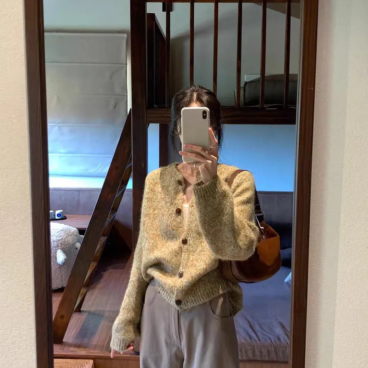 秋冬超软糯彩纱韩系秋冬圆领毛衣针织女上衣开衫A213