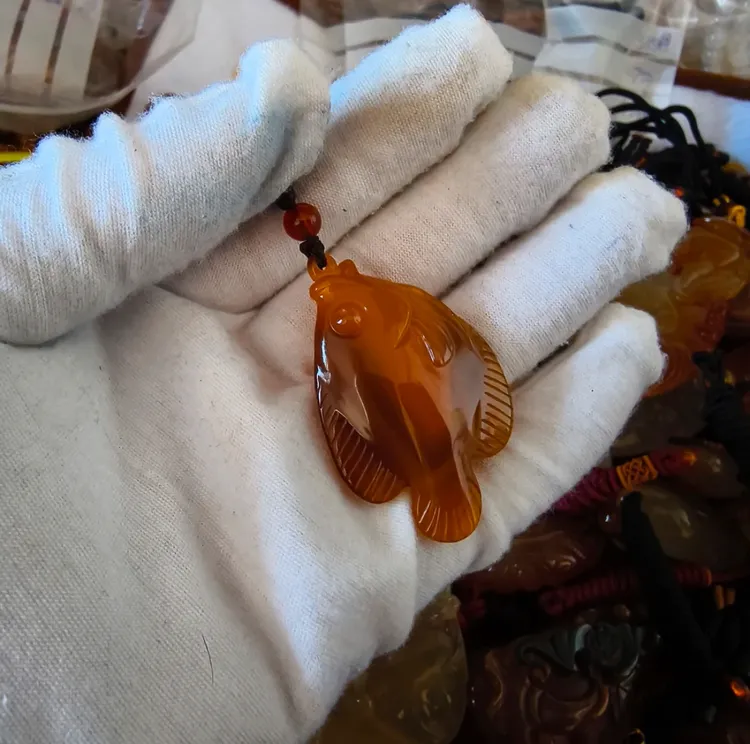 316号北红天然玛瑙吊坠，鱼年年有余