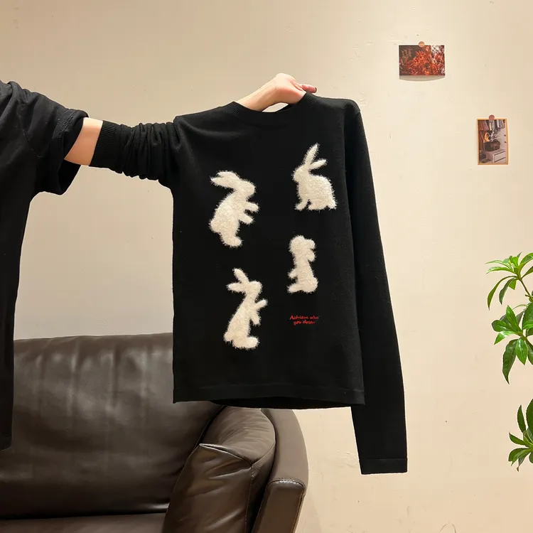 小婉薇黑色兔子圆领长袖针织衫女2026秋冬新款修身内搭打底衫上衣