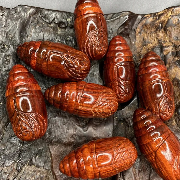 雷击紫檀木手工雕刻高油高密可动蚕蛹东西南北手把件