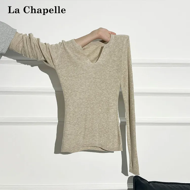 拉夏贝尔奶茶色V领长袖针织衫早秋掐腰显瘦纯欲小众套头修身上衣