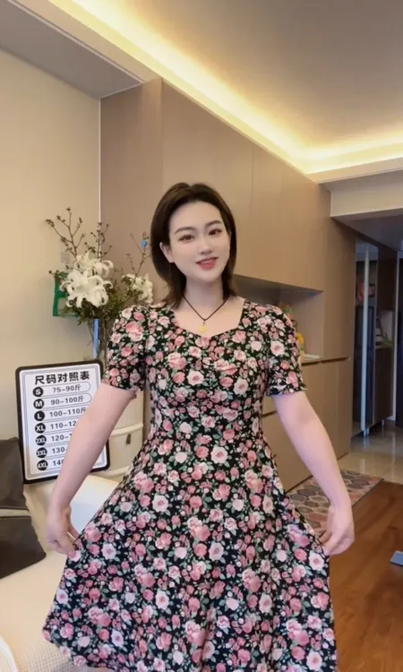 换季清仓【姹紫嫣红】方领设计荷叶边泡泡袖显瘦连衣裙